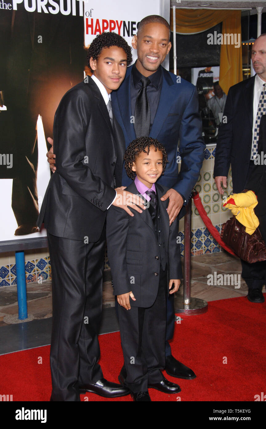 LOS ANGELES, CA. December 07, 2006: WILL SMITH & sons JADEN CHRISTOPHER  SYRE SMITH (8) & TREY SMITH (14) at the world premiere of "The Pursuit of  Happyness" at the Mann Village
