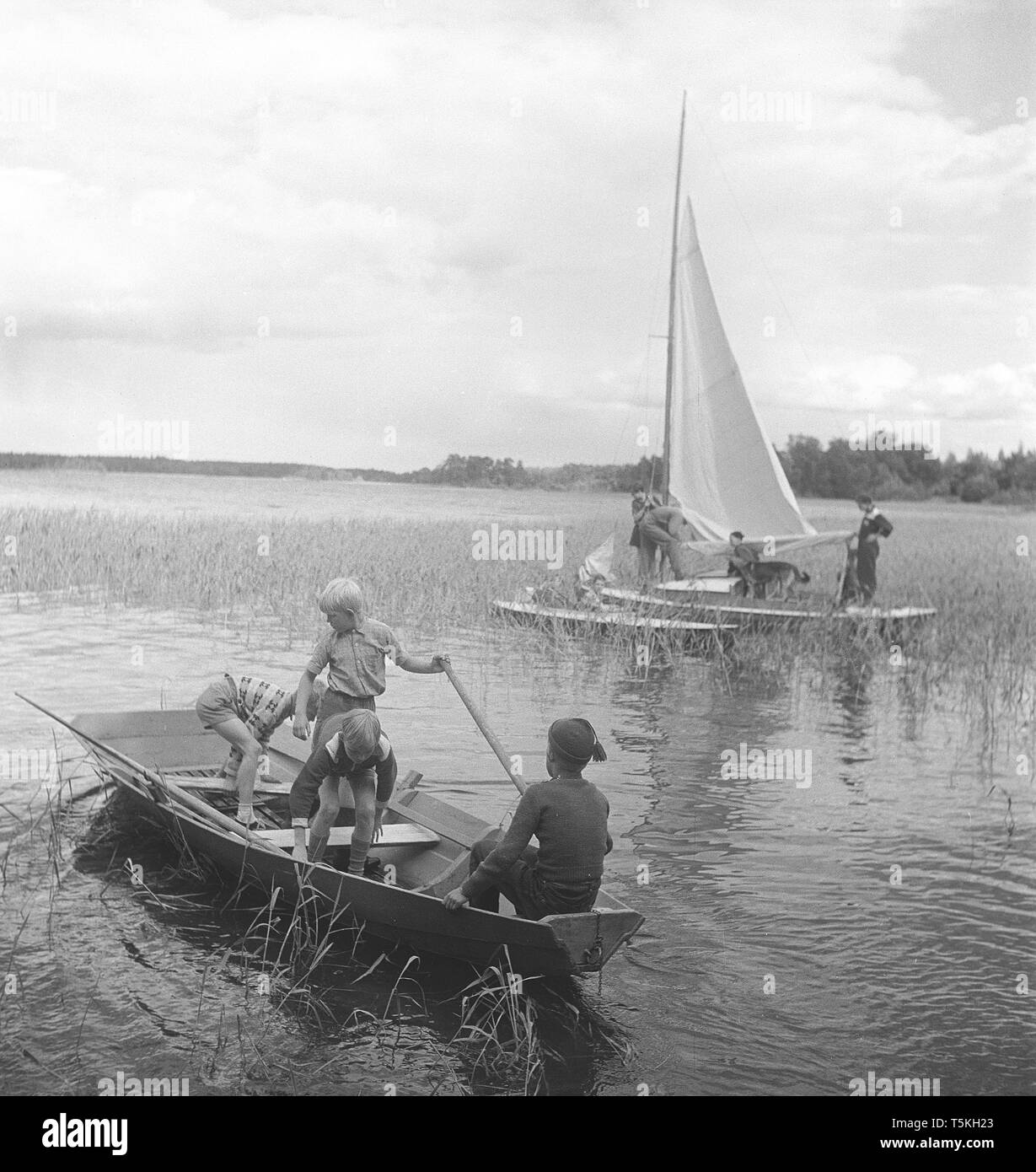 Summer in the 1950s. A summer camp for boys. The Children are sailing, kayaking and rowing on this summer day 1952. Sweden. Kristoffersson/BD1-1 Stock Photo