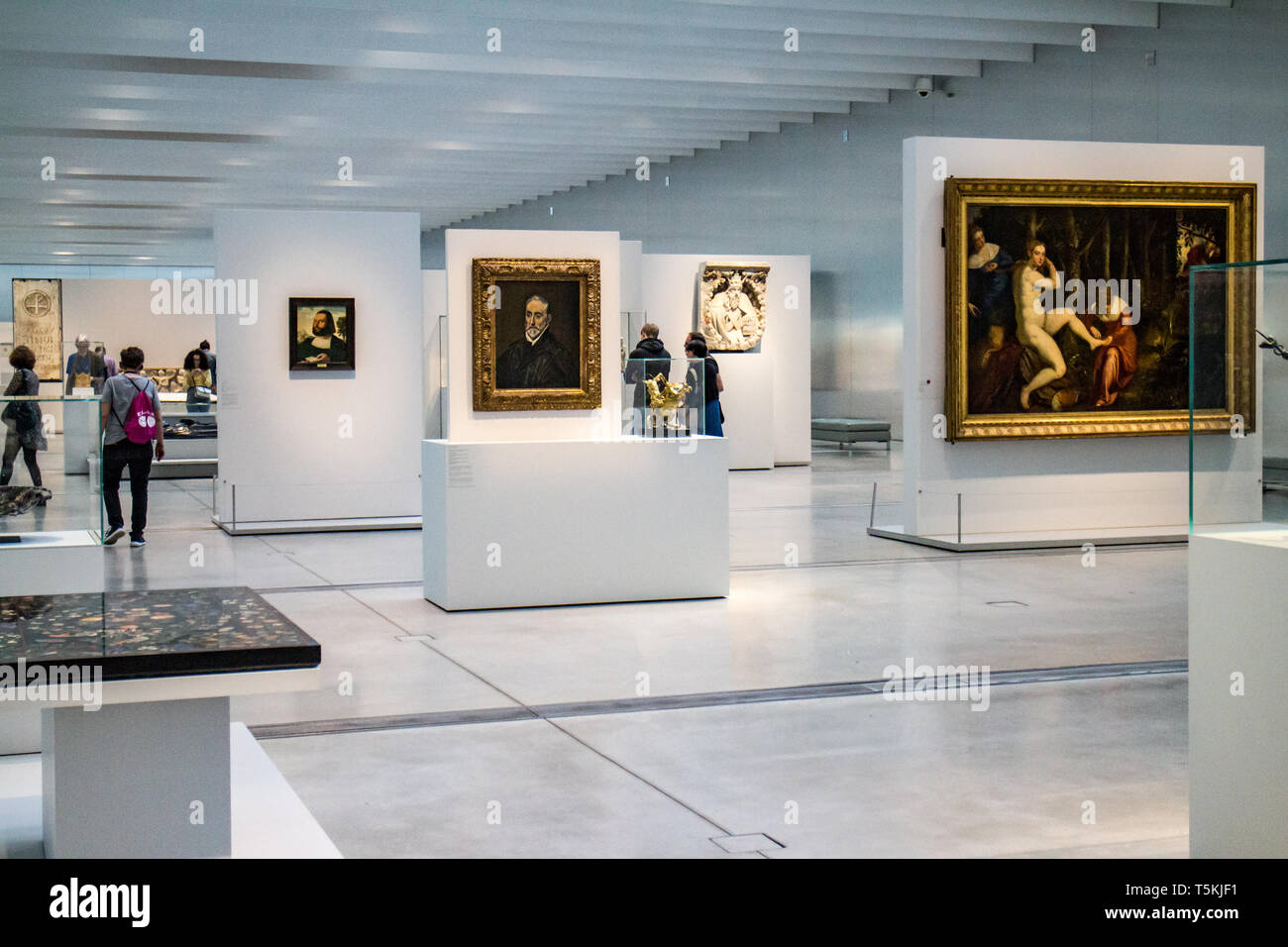 Le Louvre Lens : Galerie du Temps,paintings Stock Photo - Alamy