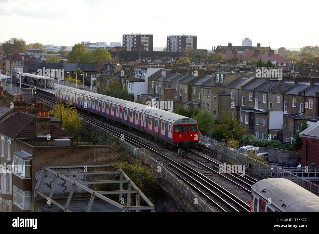 Trains arriving and departing from Shepherds Bush Station, West London ...