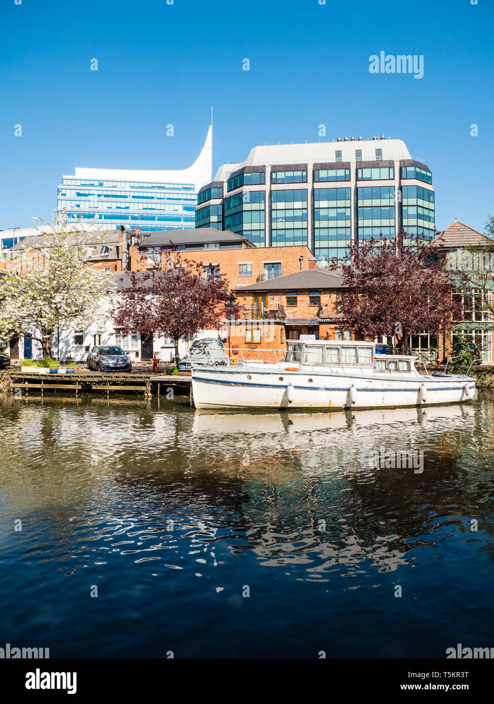 Landscape of River Kennet and the Office Buildings including The Blade, Reading, Berkshire, England, UK, GB. Stock Photo