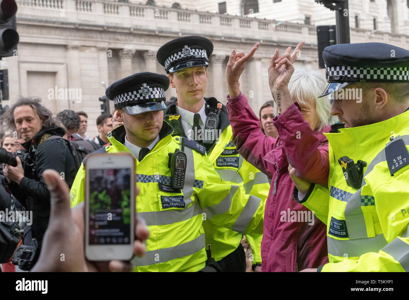 London, UK. 25th Apr 2019. Police arrest Extinction Rebellion protesters at Bank Junction in the City of London for obstructing the highway Credit: Ian Davidson/Alamy Live News Stock Photo