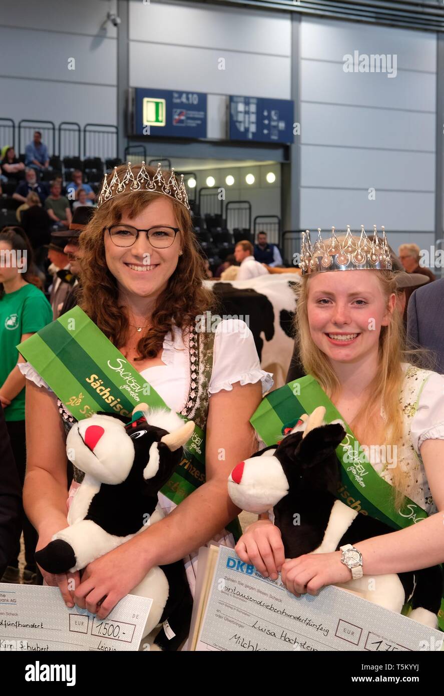 Leipzig, Germany. 25th Apr, 2019. Kim Schubert (l) from Werndorf near Glauchau, who was elected Saxon milk princess, and Luisa Hochstein from Schneidenbach in Vogtland, newly elected Saxon milk queen, are standing in a hall of the Leipzig Trade Fair during the agricultural exhibition Agra. Until 28.04.2019, 1,200 exhibitors will be explaining agricultural, forestry and food industry topics. Credit: Sebastian Willnow/dpa-Zentralbild/ZB/dpa/Alamy Live News Stock Photo