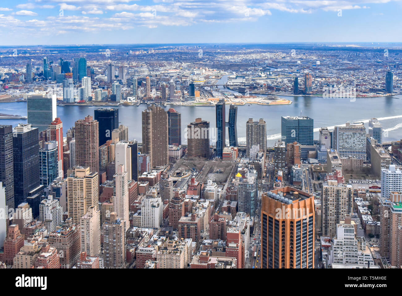 Nyc skyline blue skyscrapers hi-res stock photography and images - Alamy