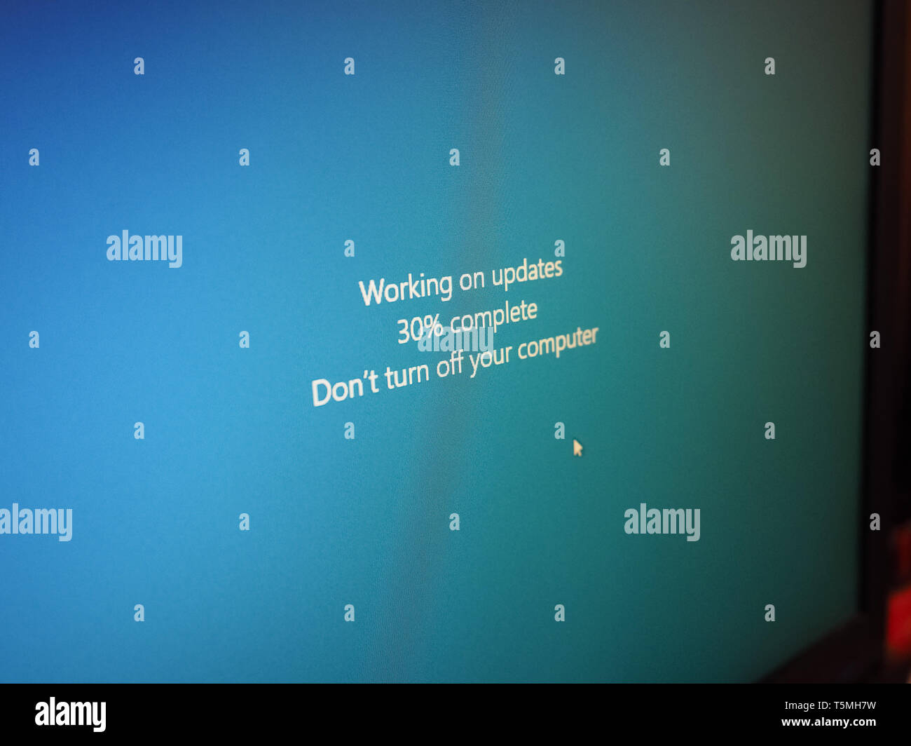 Windows 10 Update message on a PC screen Stock Photo - Alamy