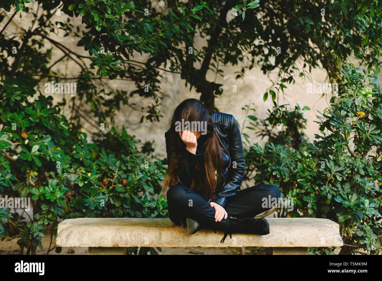 Head in hands sad hi-res stock photography and images - Alamy