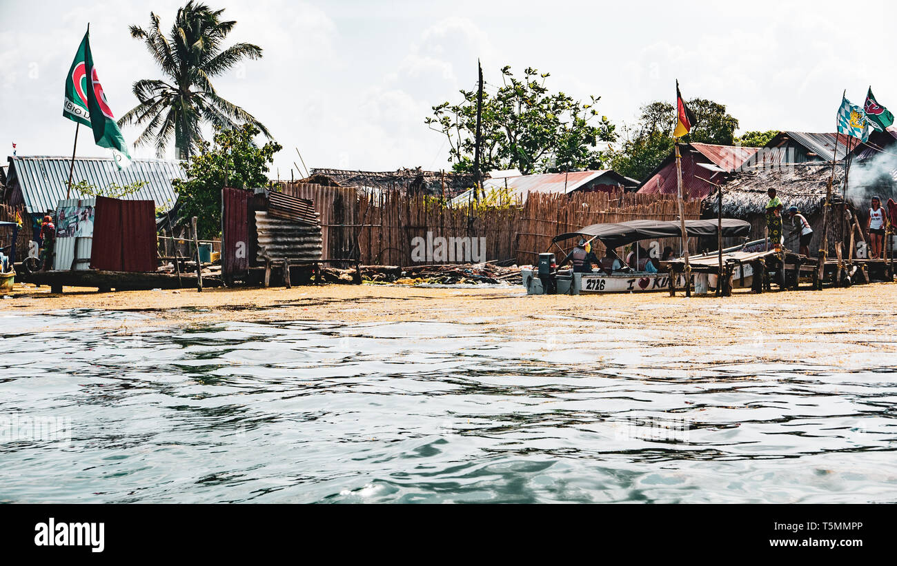 The island of Carti Sugtupu in the San Blas archipelago, Guna Yala, is densely populated by the Guna Indians and threatened by sea level rise Stock Photo