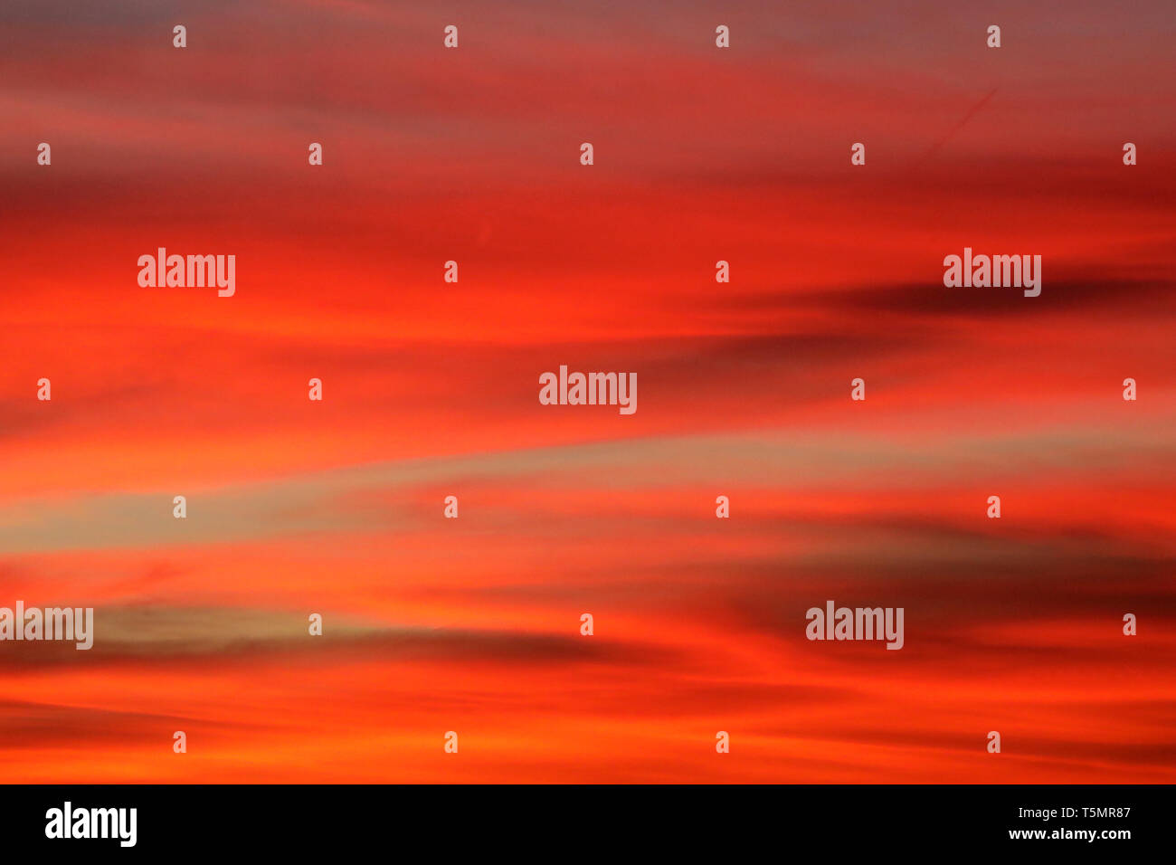 Red Sky Sunset Sunrise with a few clouds Stock Photo - Alamy