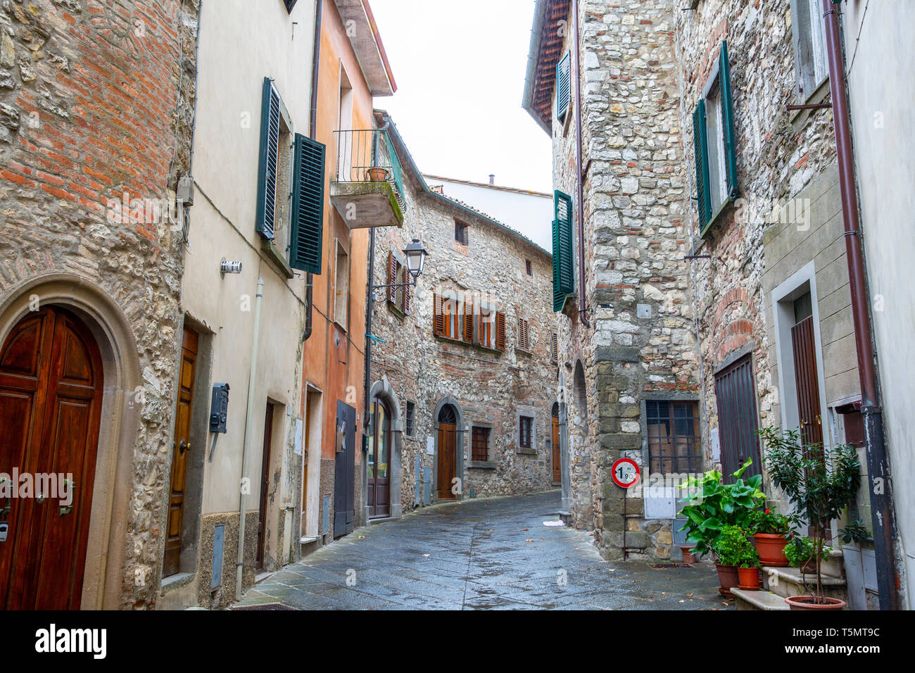 Street scene in siena tuscany hi-res stock photography and images - Alamy