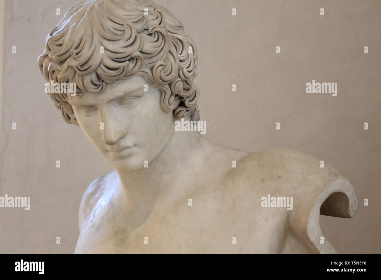 Greek ancient statue at the Louvre museum, Paris Stock Photo Alamy
