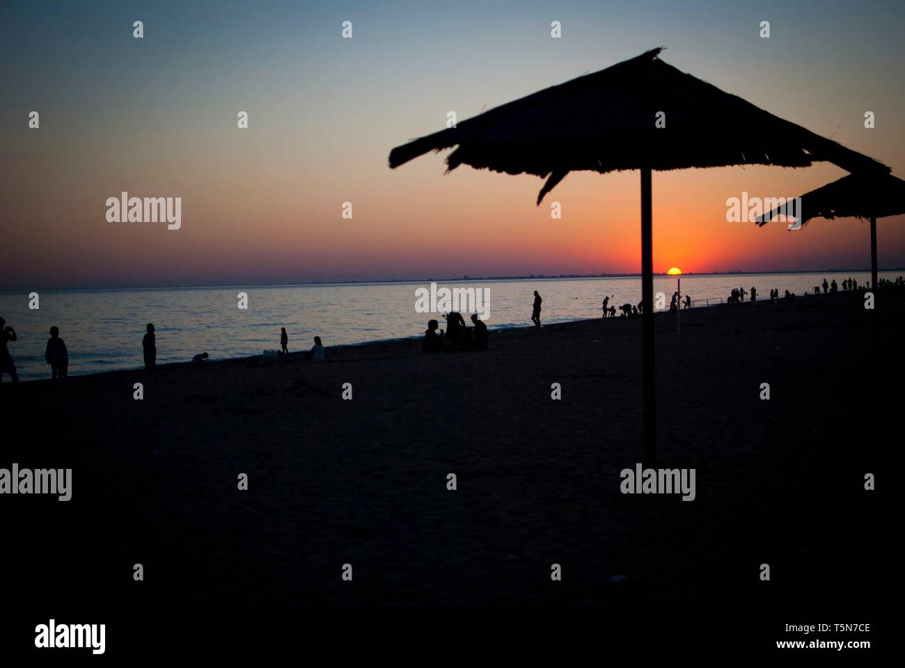 Silhouette on the beach with sunset on the sea with umbrella Stock ...