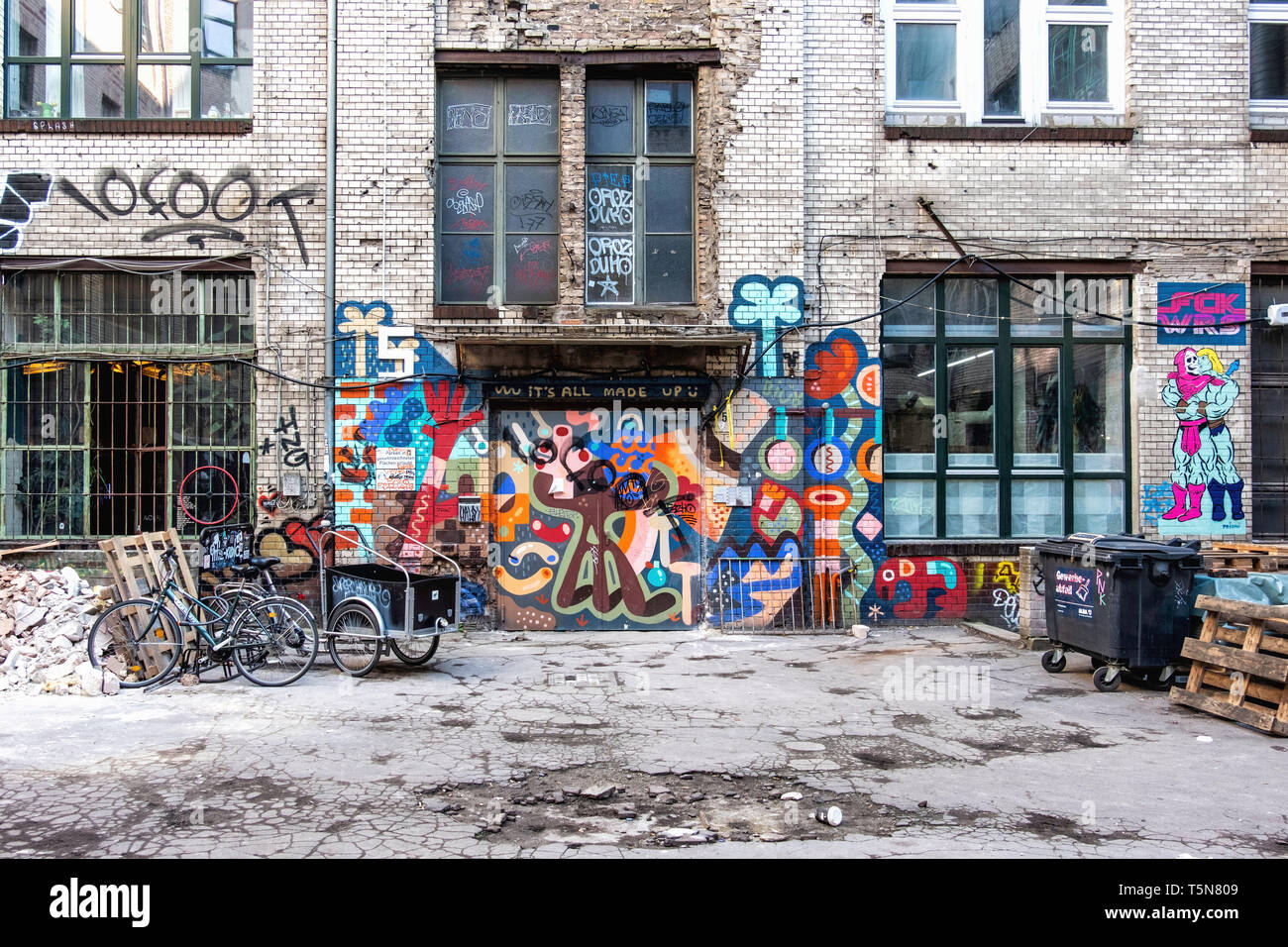 Wedding, Berlin. Inner courtyard of dilapidated old industrial building next to Panke river at Gerichtstrasse 23. Residential & business use. Stock Photo