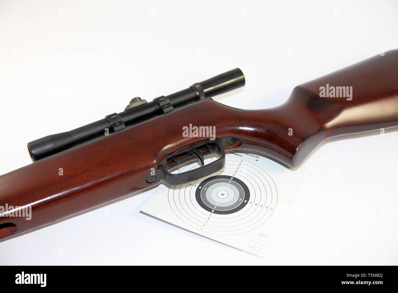 Hunting rifle with telescopic sight and target isolated Stock Photo Alamy