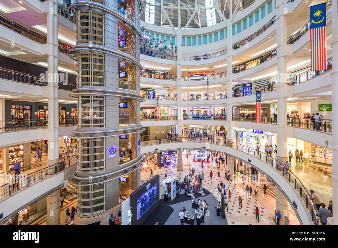 KUALA LUMPUR, MALAYSIA - SEPTEMBER 16, 2015: Suria KLCC Mall in Kuala Lumpur. Opened in May 1998, the shopping mall was conceived as part of the Petro Stock Photo