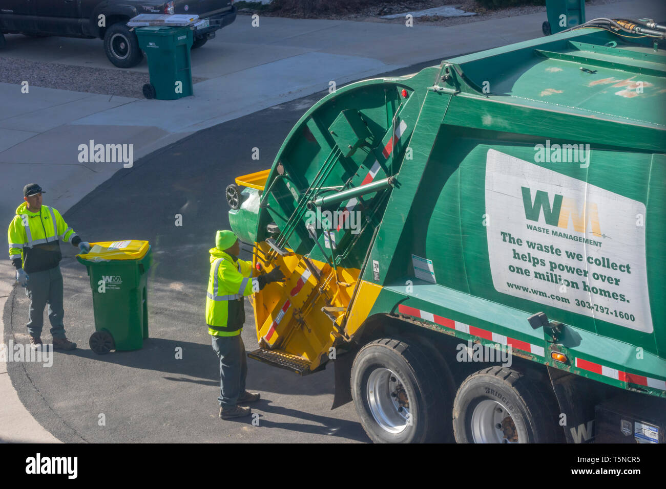 797 Yellow Trash Bags Stock Photos, High-Res Pictures, and Images