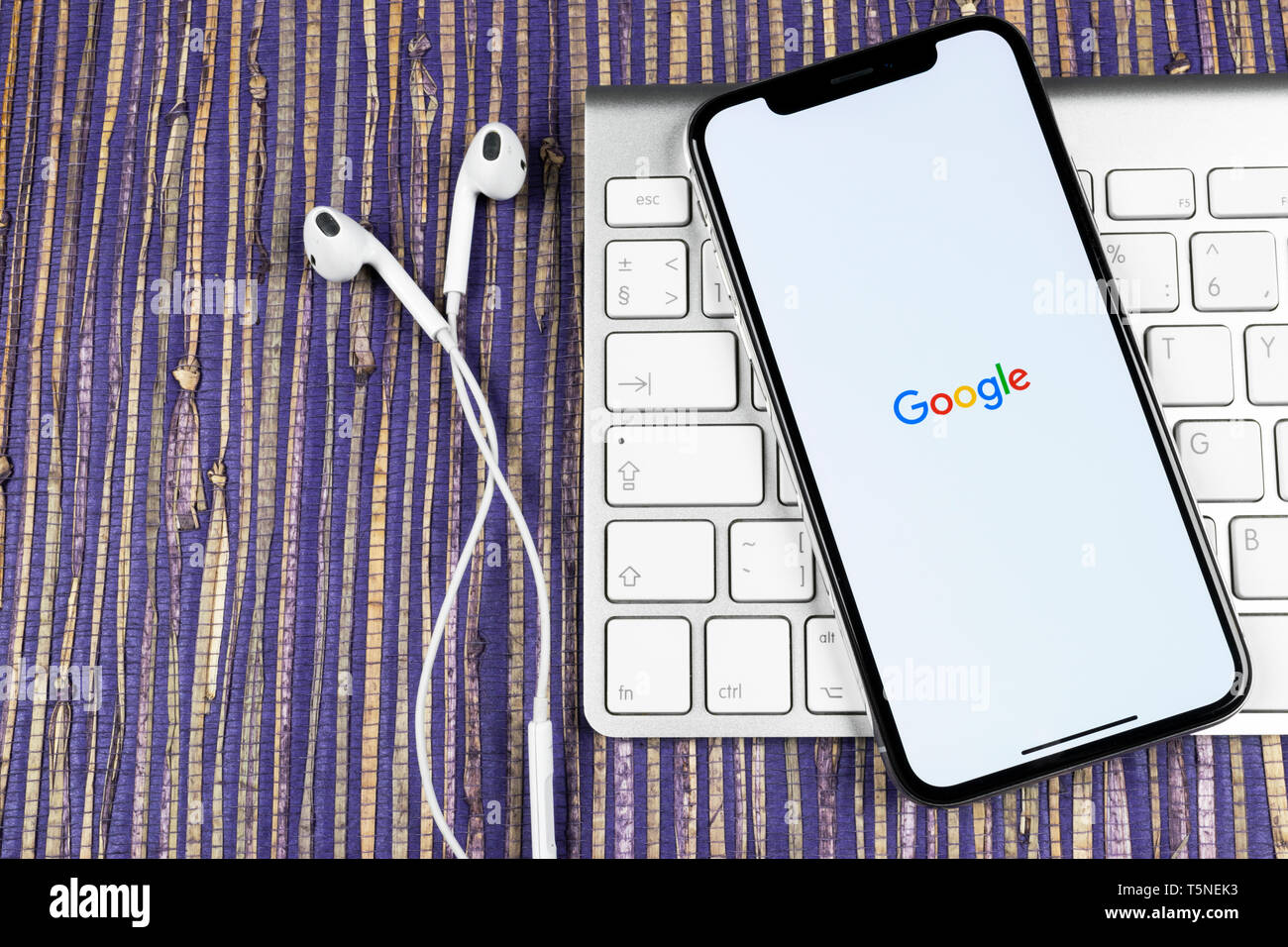 Sankt Petersburg Russia February 10 19 Google Search Application Icon On Apple Iphone X Smartphone Screen Close Up Google App Icon Social Netw Stock Photo Alamy