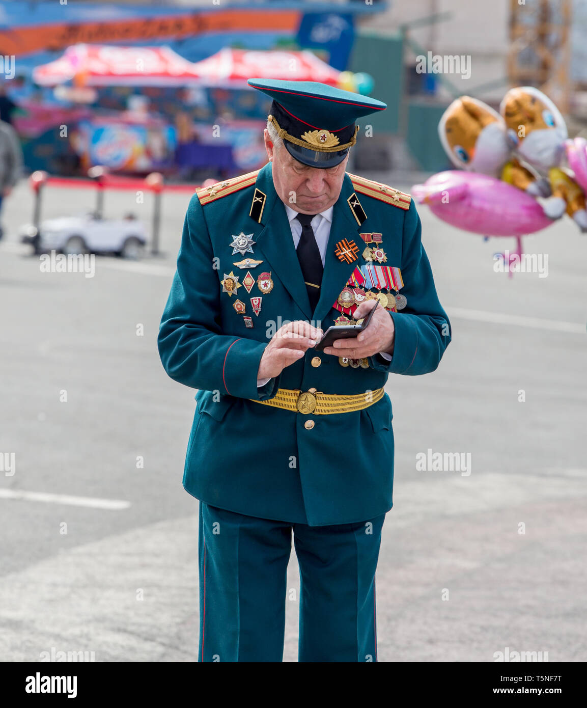 Russia, Vladivostok, 05/09/2018. Old officer in parade military uniform,  veteran and hero of Great Patriotic War between USSR and Nazi Germany  (1941-1 Stock Photo - Alamy