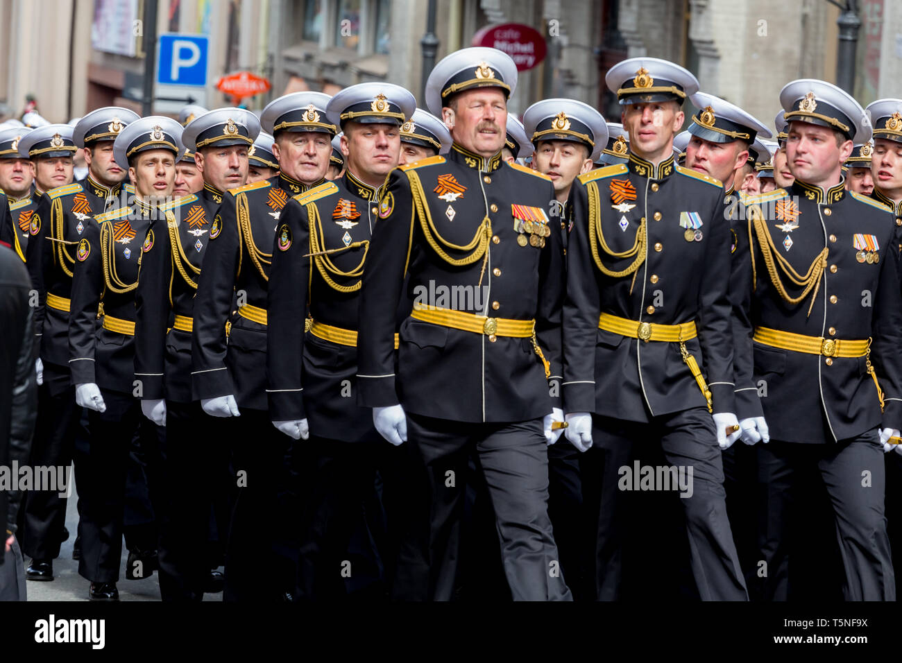 Russia, Vladivostok, 05/09/2018. Military sailors in dress uniform on parade  on annual Victory Day on May 9. Holiday to commemorate victory of USSR ov  Stock Photo - Alamy