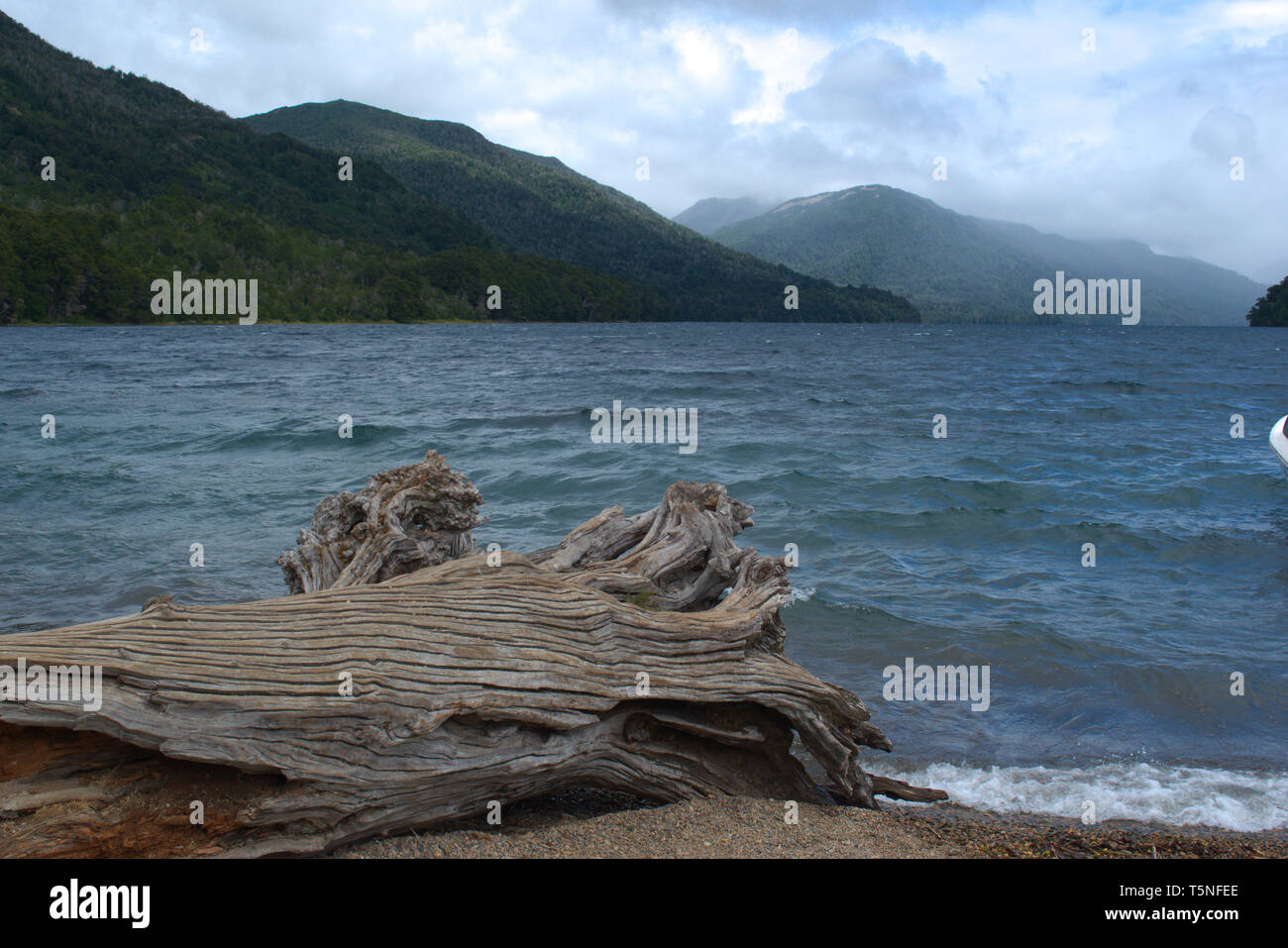 Lago hermoso hi-res stock photography and images - Alamy