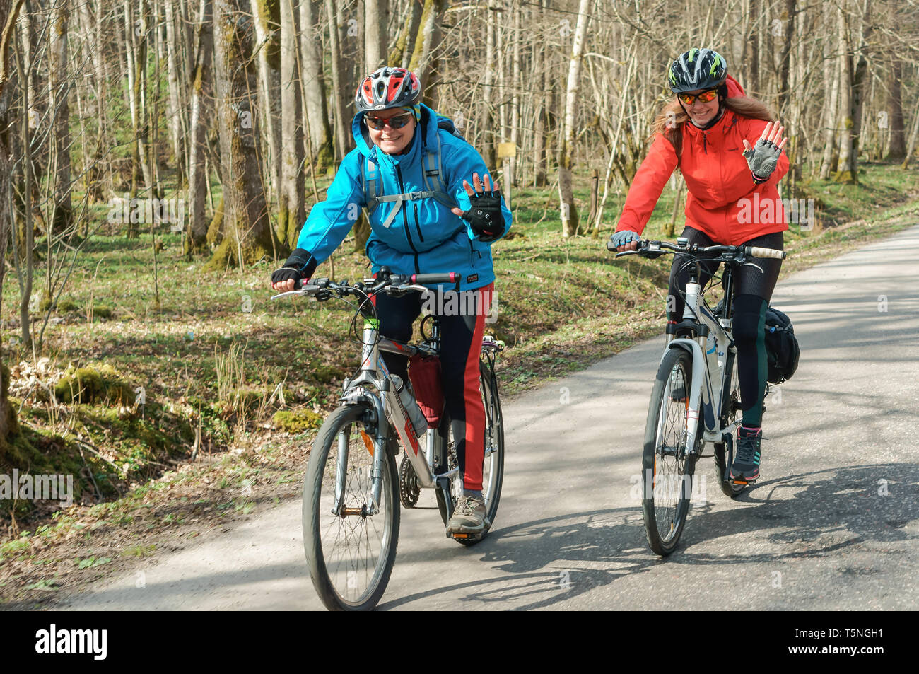 Two female cyclists leisure hi-res stock photography and images - Alamy