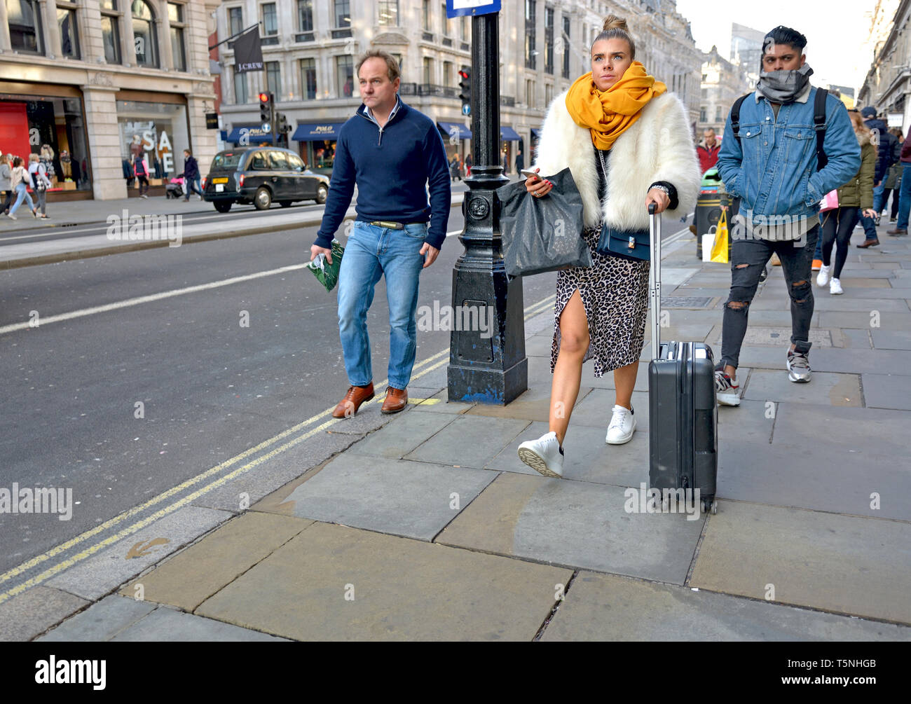 Woman legs skirt street hi-res stock photography and images - Alamy