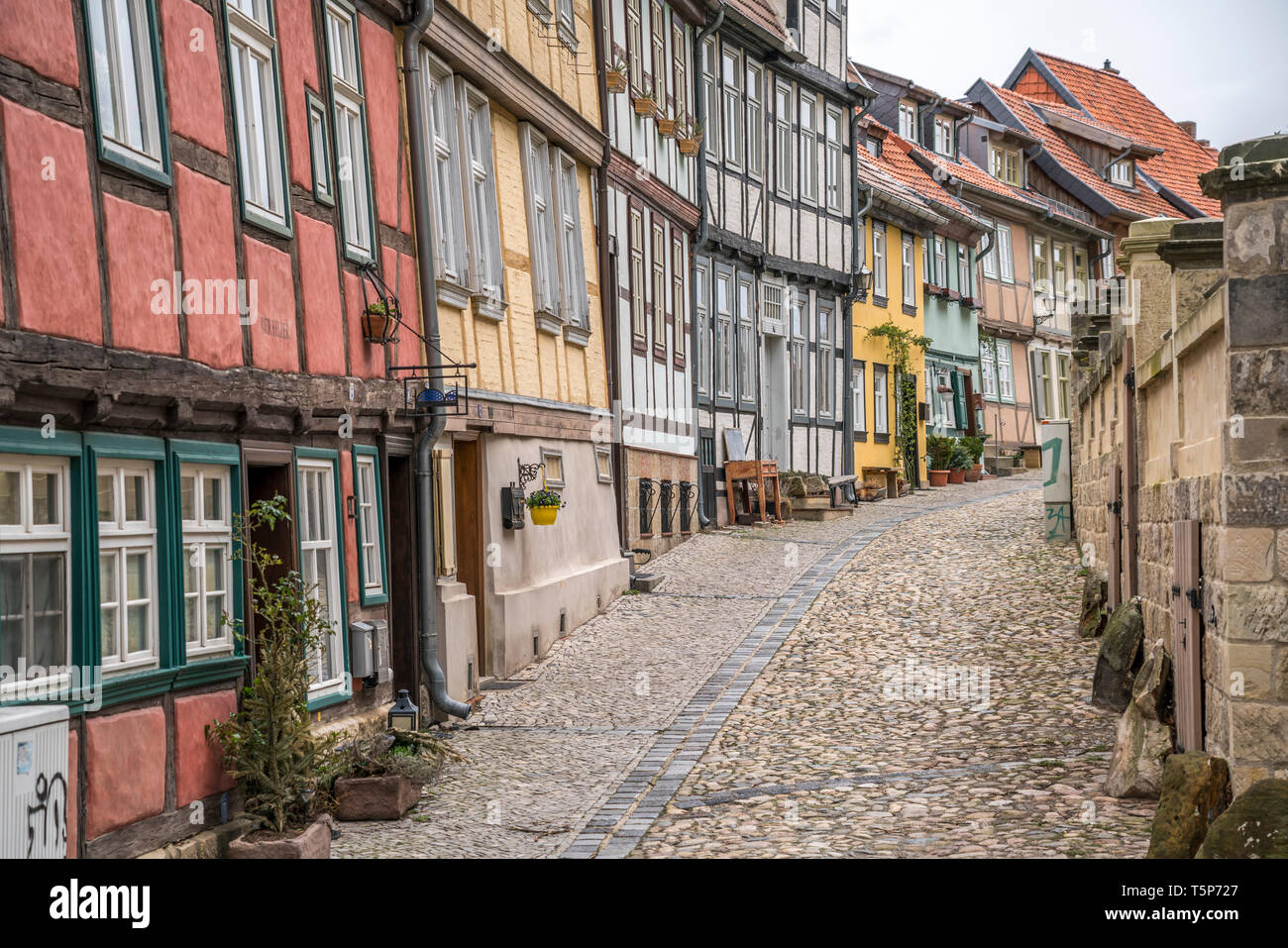 Fachwerk in der Altstadt von Quedlinburg, Sachsen-Anhalt, Deutschland  |   Timber frame at the old part of town, Quedlinburg, Saxony- Anhalt, Germany Stock Photo