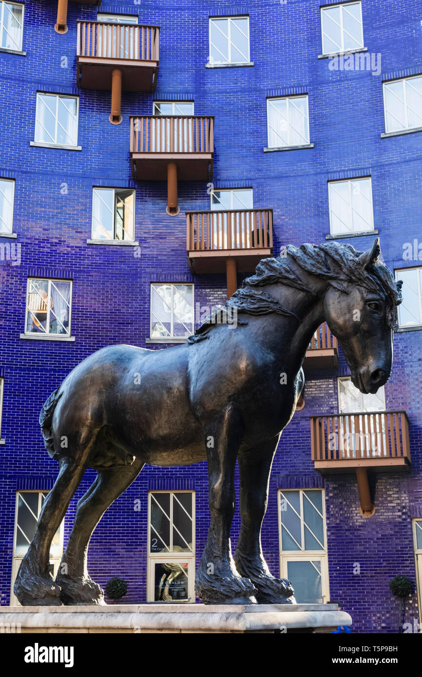 England, London, Southwark, The Circle Residential Apartment Complex, Sculpture of Dray Horse titled 'Jacob The Horse' by Shirley Pace Stock Photo