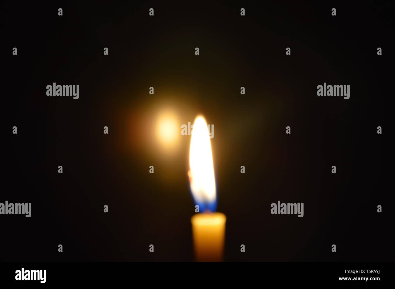 candle light in the dark Stock Photo - Alamy