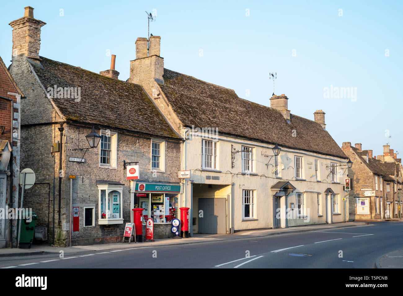 Red post office letter boxes uk hi-res stock photography and images - Alamy