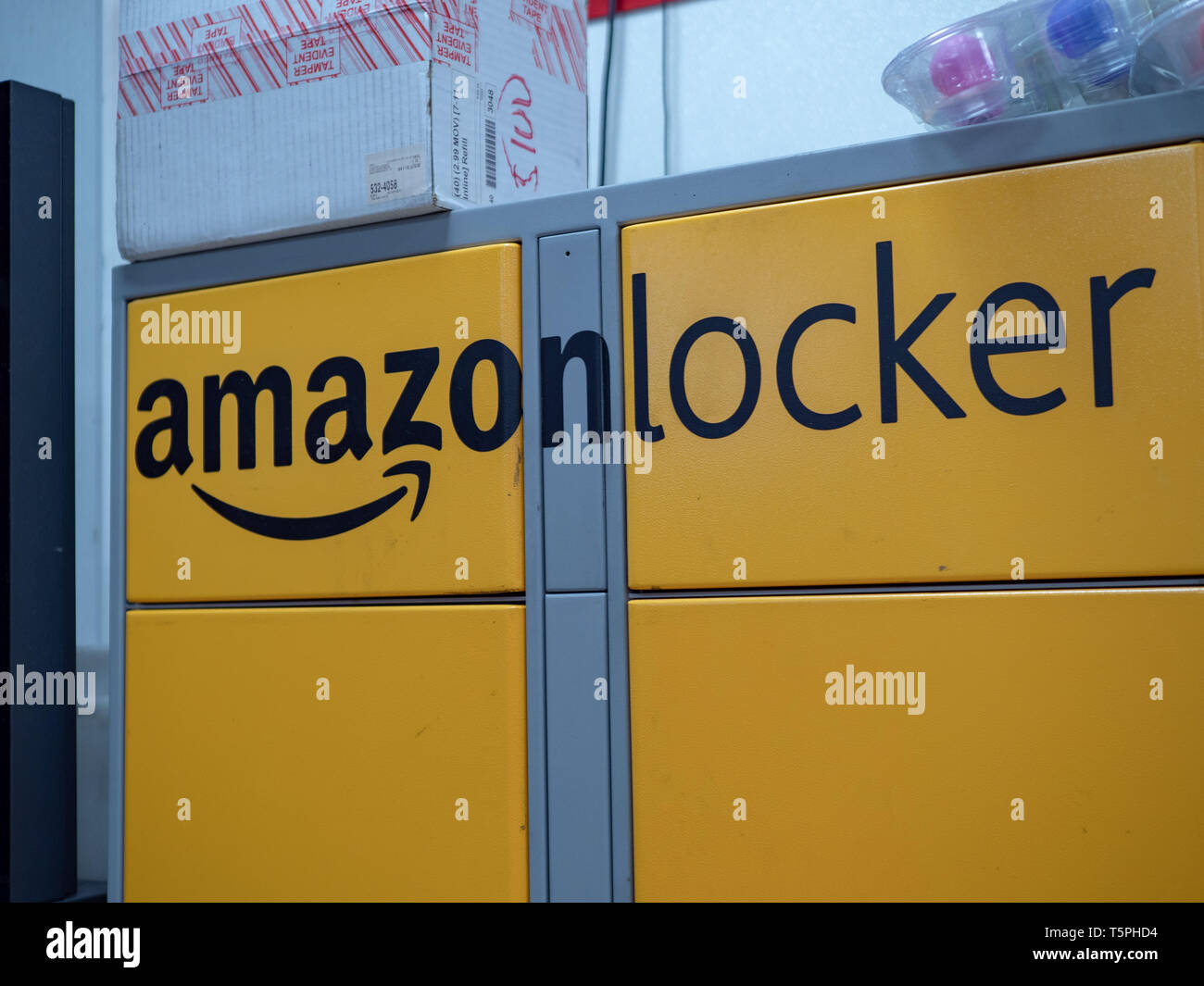 Amazon Locker High Resolution Stock Photography and Images Alamy
