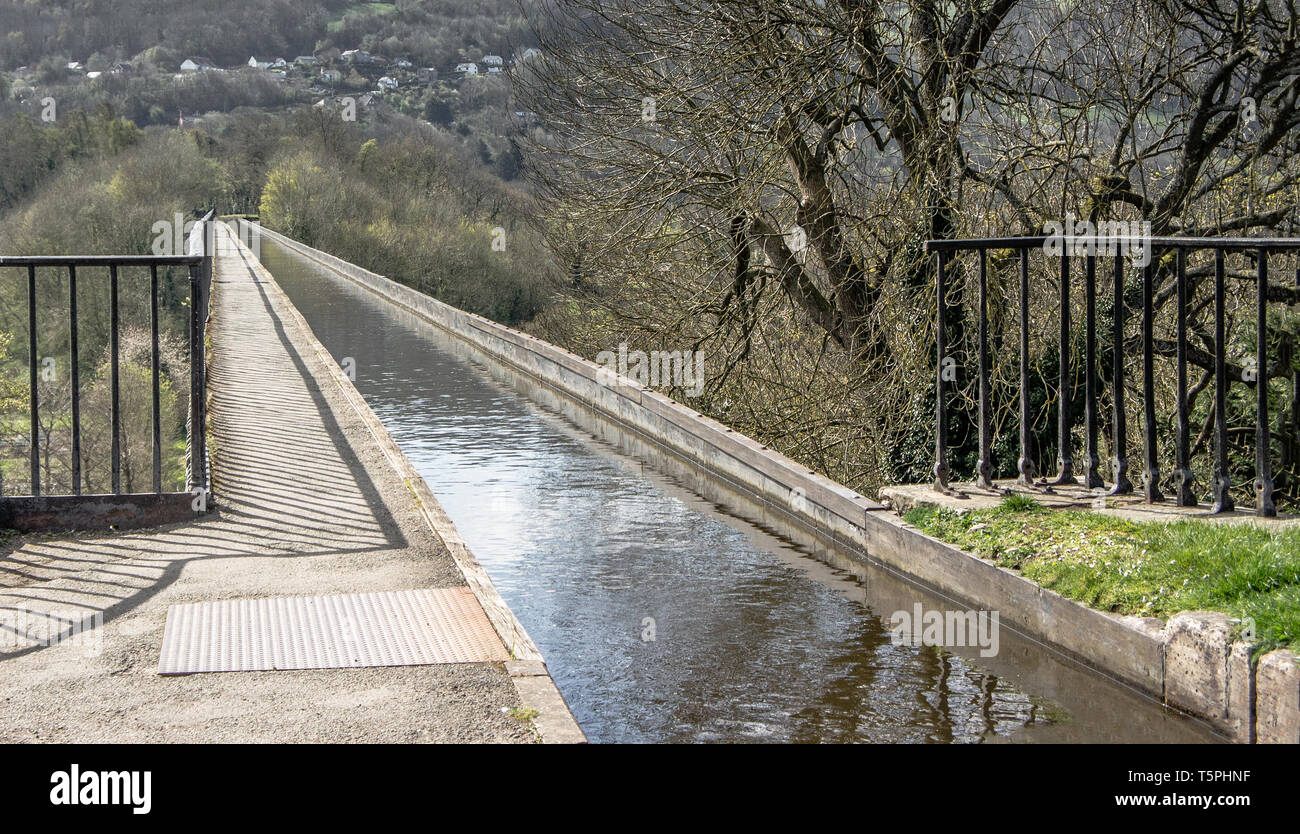 A view across the narrow Pontcysyllte Aqueduct which carries the Llangollen Canal across the River Dee in the Vale of Llangollen in north east Wales. Stock Photo