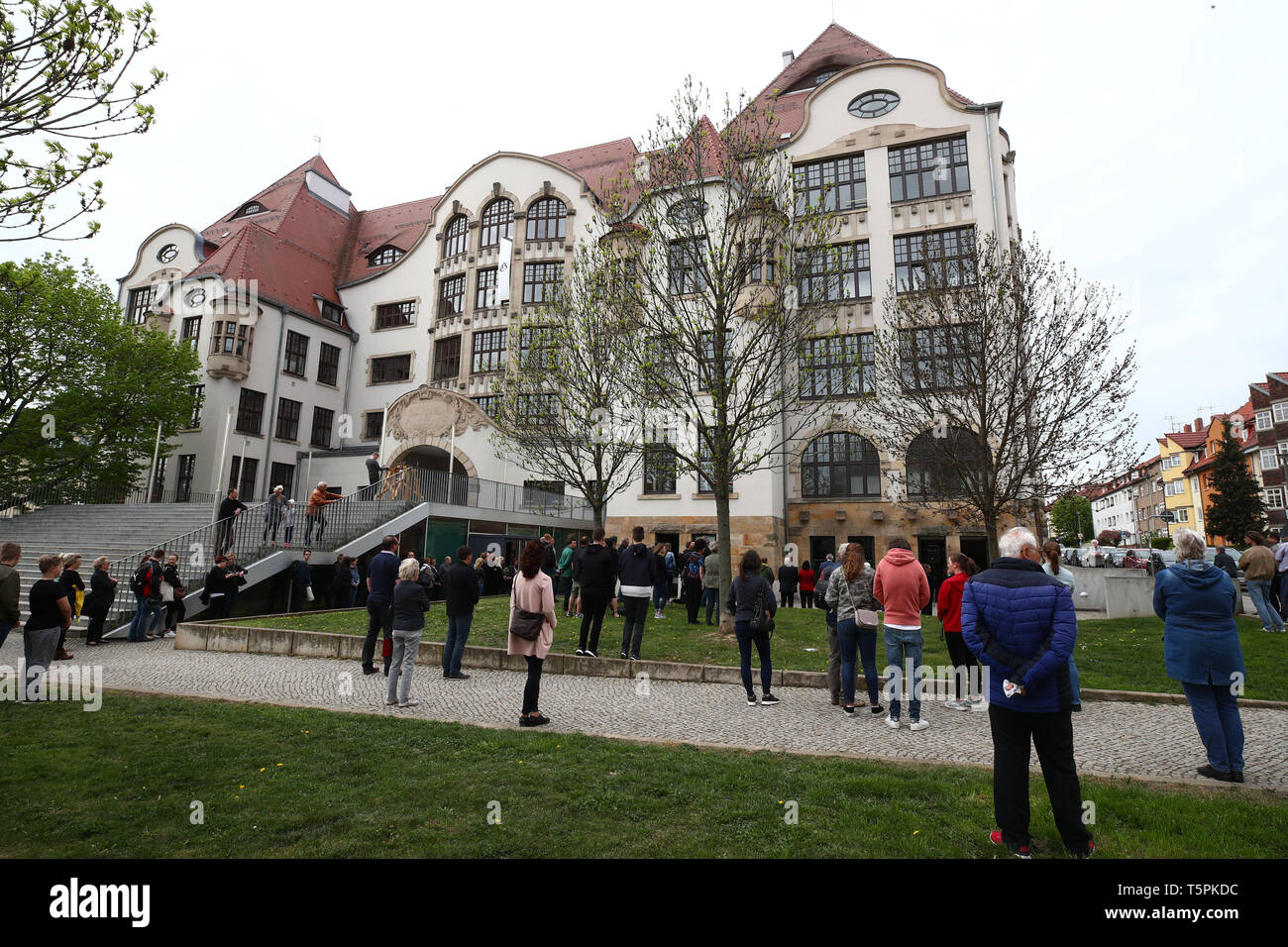 26 April 19 Thuringia Erfurt Participants Of The Commemoration Stand In Front Of The Building Of
