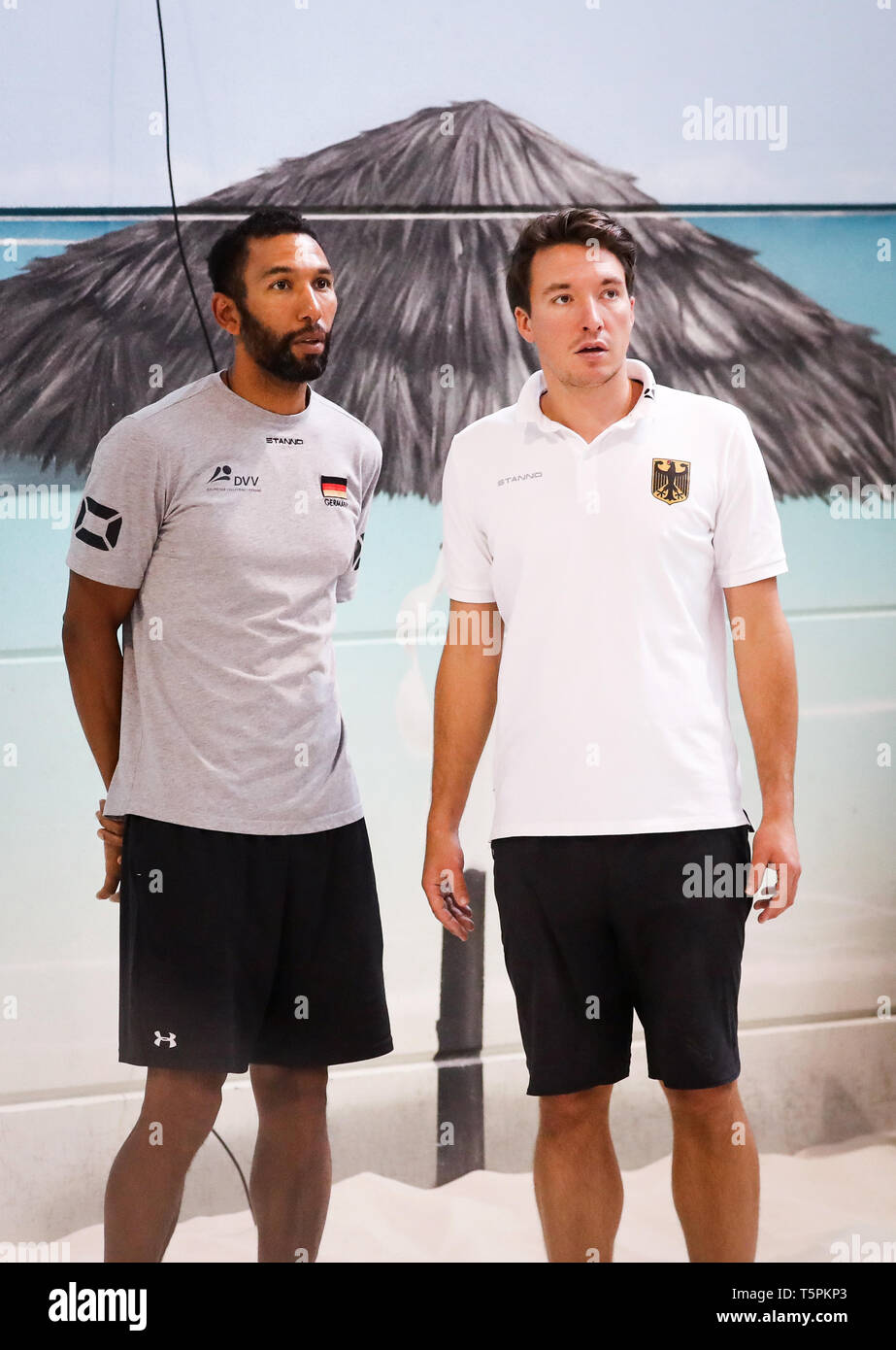 Hamburg, Germany. 28th Mar, 2019. Imornefe Bowes (l), Head National