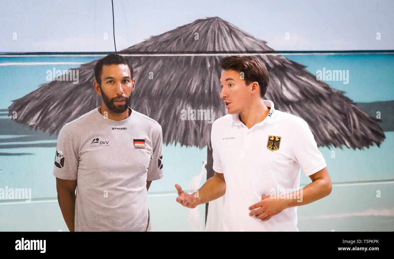 Hamburg, Germany. 28th Mar, 2019. Imornefe Bowes (l), Head National