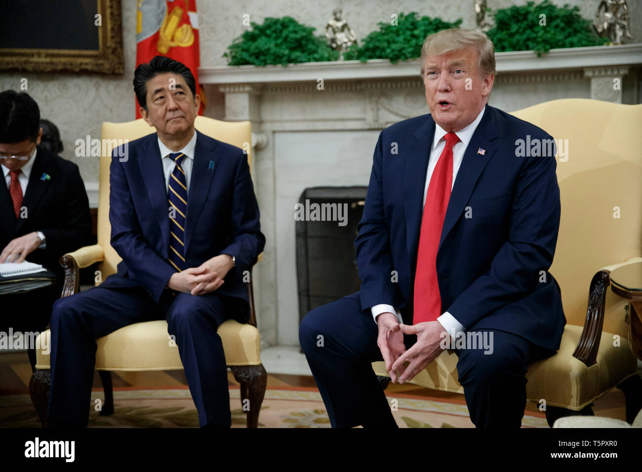 Washington, DC, USA. 26th Apr, 2019. US President Donald J. Trump meets with Japanese Prime Minister Shinzo Abe in the Oval Office of the White House in Washington, DC, USA, 26 April 2019. President Trump is hosting a dinner for Prime Minister Abe and his wife celebrating the First Lady's 49th birthday Credit: Shawn Thew/Pool via CNP | usage worldwide Credit: dpa/Alamy Live News Stock Photo