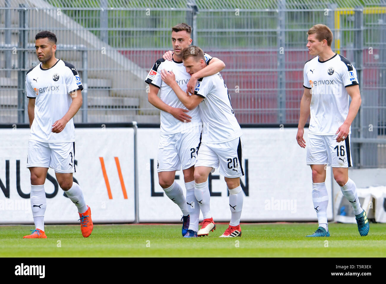 27 April 2019, Baden-Wuerttemberg, Sandhausen: Soccer: 2nd Bundesliga, SV Sandhausen - Holstein Kiel, 31st matchday, at Hardtwald Stadium. Sandhausens Andrew Wooten (l-r), goal scorer Philipp Förster, Emanuel Taffertshofer and Kevin Behrens cheer about the goal to 1:1. Photo: Uwe Anspach/dpa - IMPORTANT NOTE: In accordance with the requirements of the DFL Deutsche Fußball Liga or the DFB Deutscher Fußball-Bund, it is prohibited to use or have used photographs taken in the stadium and/or the match in the form of sequence images and/or video-like photo sequences. Stock Photo
