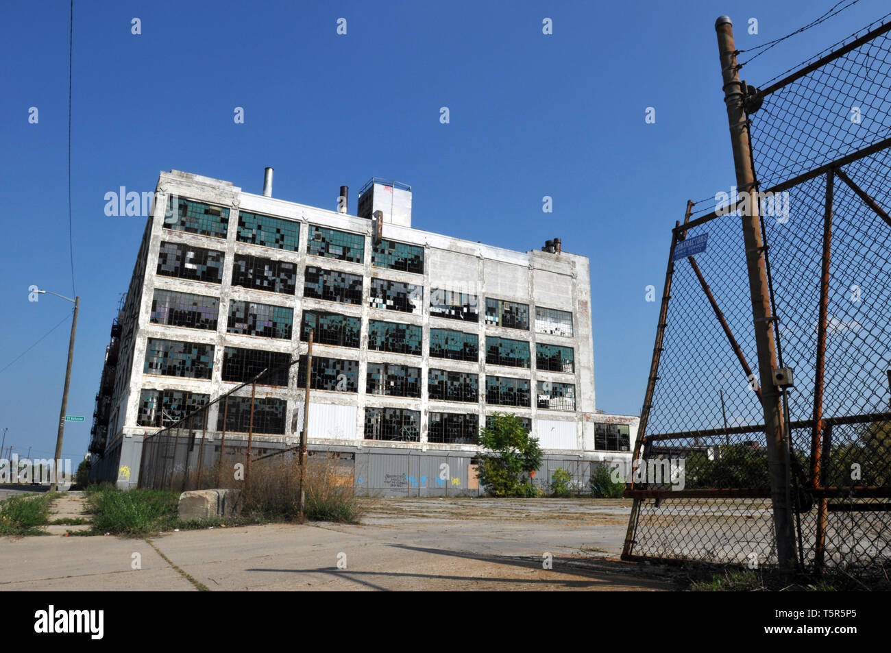 The long-abandoned Fisher Body Plant 21 in Detroit, Michigan. Designed by architect Albert Kahn, the automotive body plant was built in 1919. Stock Photo