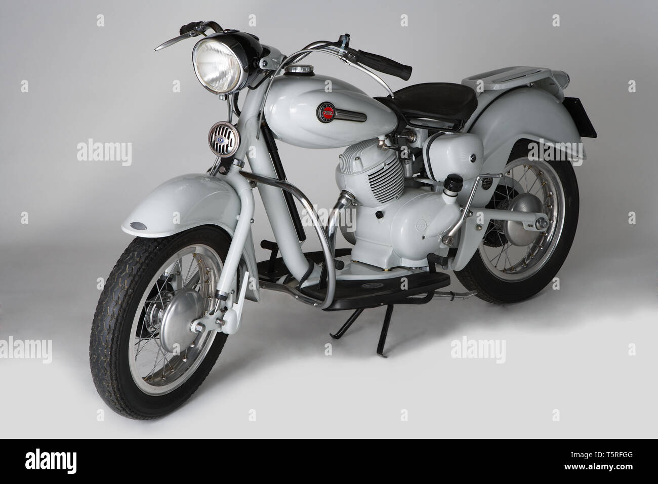 Moto d'epoca (scooter) Motom Delfino.  Marca: Motom modello: Delfino nazione: Italia anno: 1954 condizioni: restaurato cilindrata: 163 Stock Photo