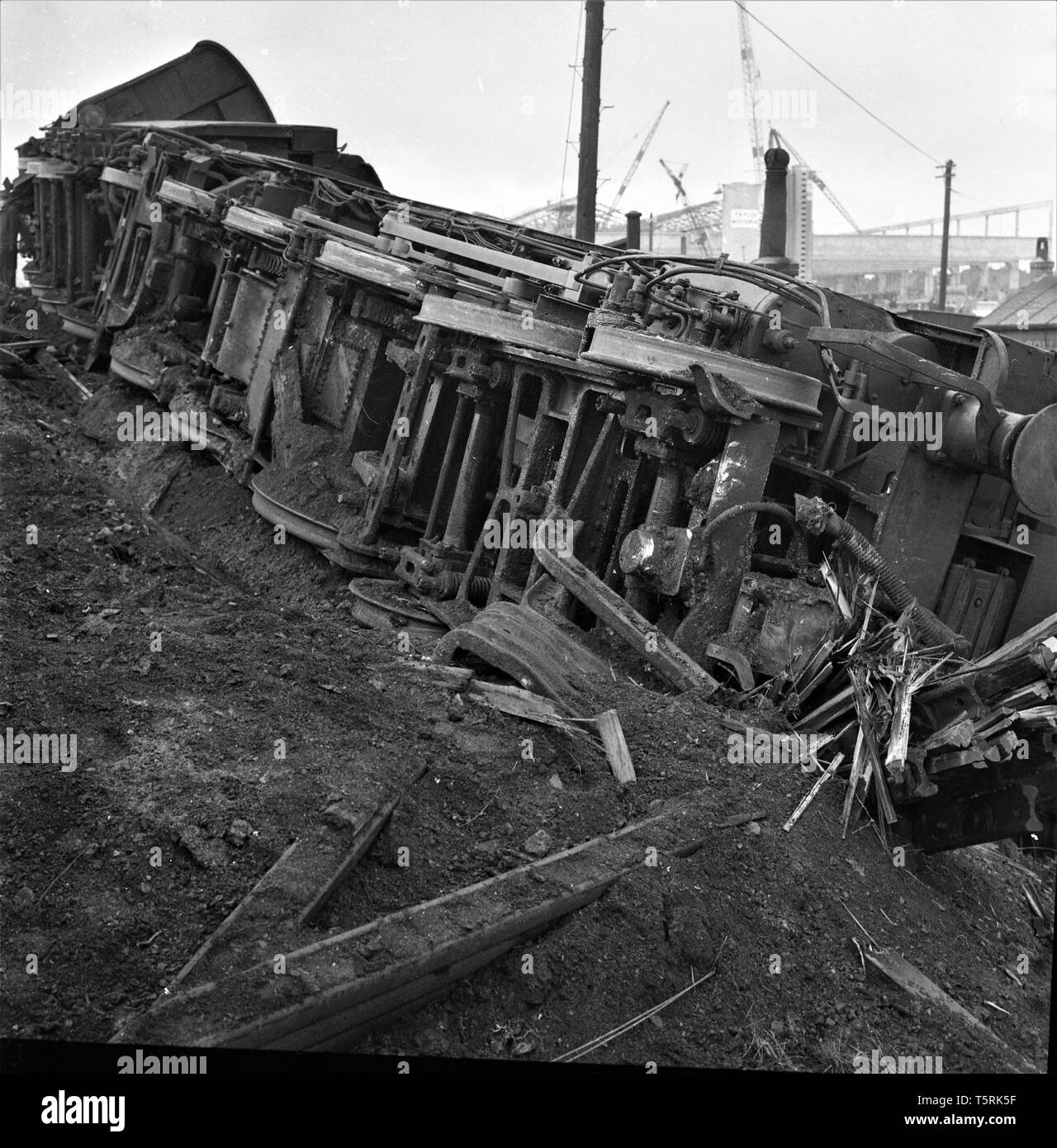 1960s-train-station-uk-hi-res-stock-photography-and-images-alamy