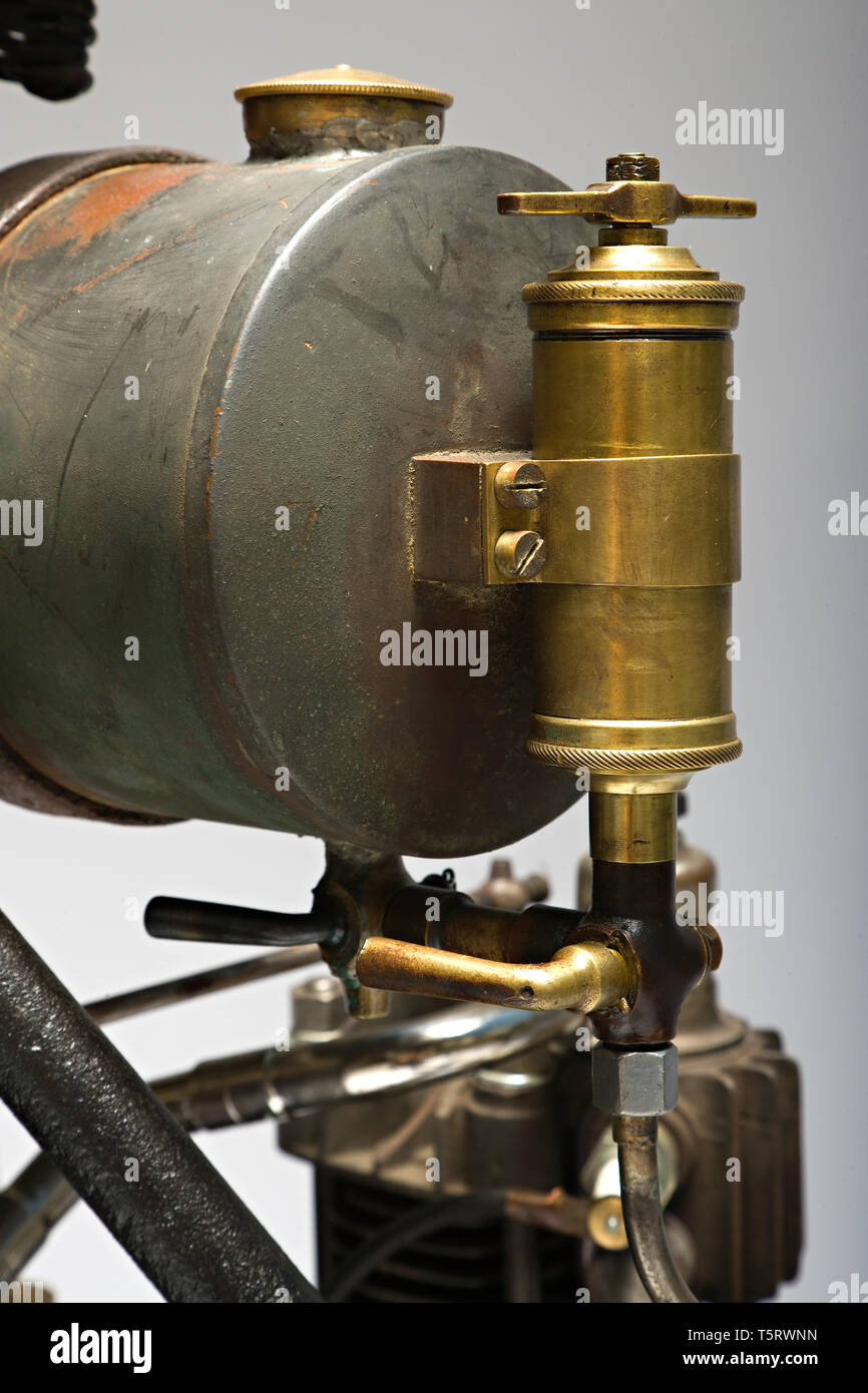 Moto d'epoca Perfecta Triciclo tipo Corsa. Marca: Perfecta / De Dion Bouton modello: tipo Corsa nazione: Italia - Torino anno: 1899 co Stock Photo
