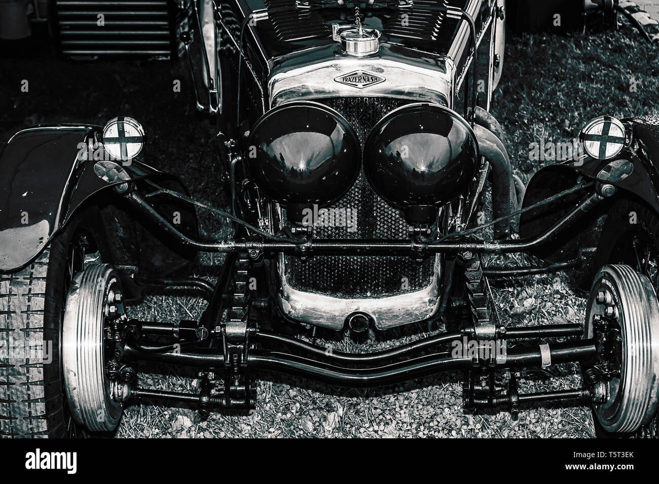 ヴィンテージカー レース アンティーク アート 1930年代 フランス 1930s cars hi-res stock photography and images - Alamy