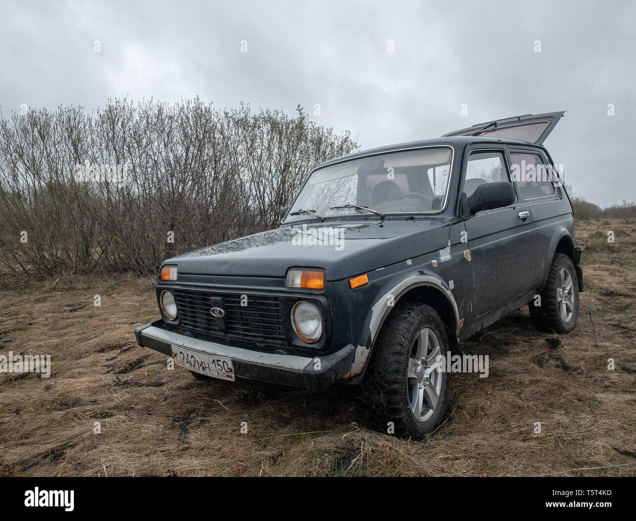 Moscow, Russia - December 25, 2018: Black Russian off-road car Lada Niva  4x4 (VAZ 2121 / 21214) parked on the field Stock Photo - Alamy