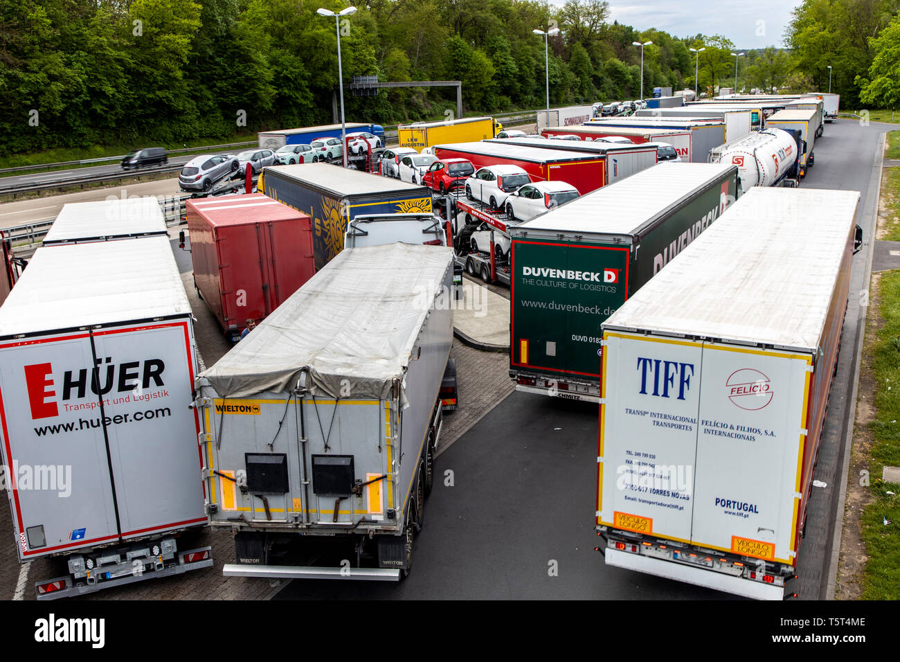Rest area, Raststätte Siegburg, on the A3 motorway, Germany, northbound, overfull, not enough
