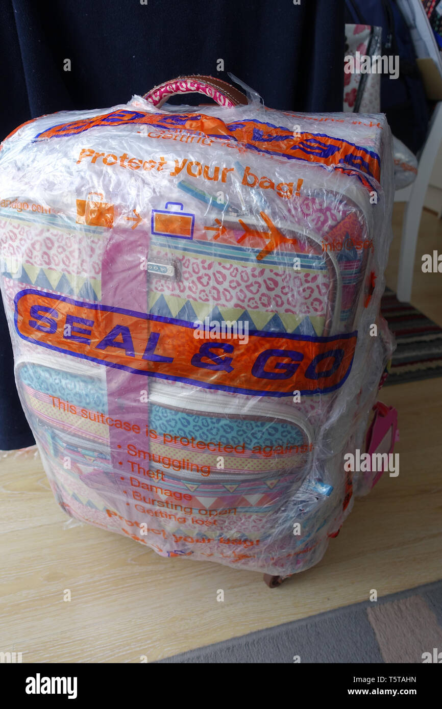 Cling wrap hires stock photography and images Alamy