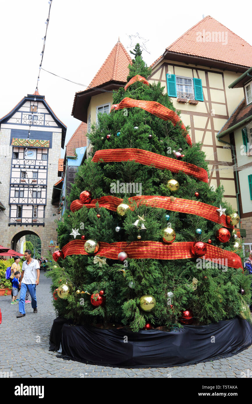 Christmas Tree At Colmar Tropicale French Theme Resort Bukit Tinggi Pahang Malaysia Stock Photo Alamy