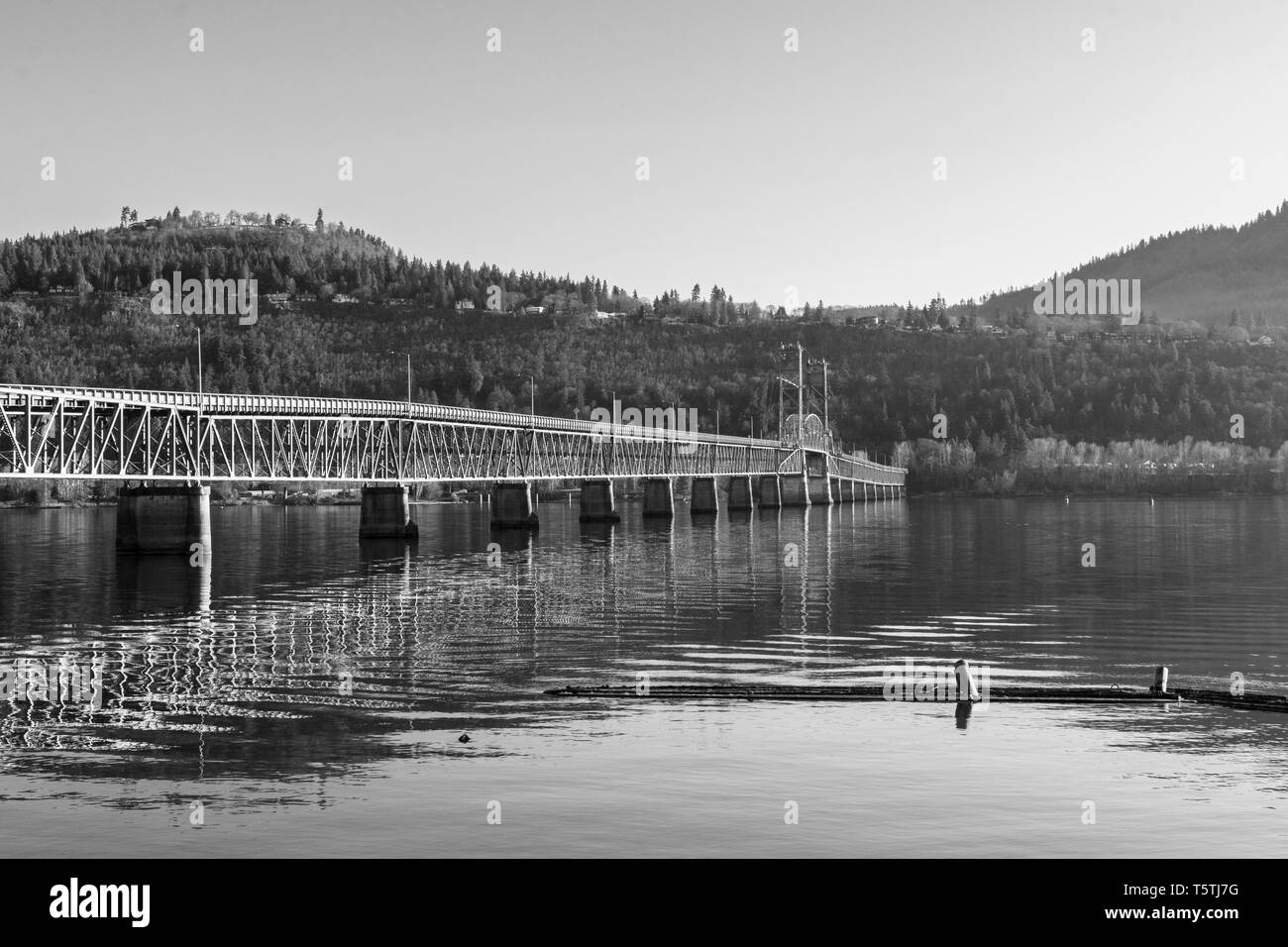 Hood River Toll Bridge Crossing The Columbia River Stock Photo Alamy