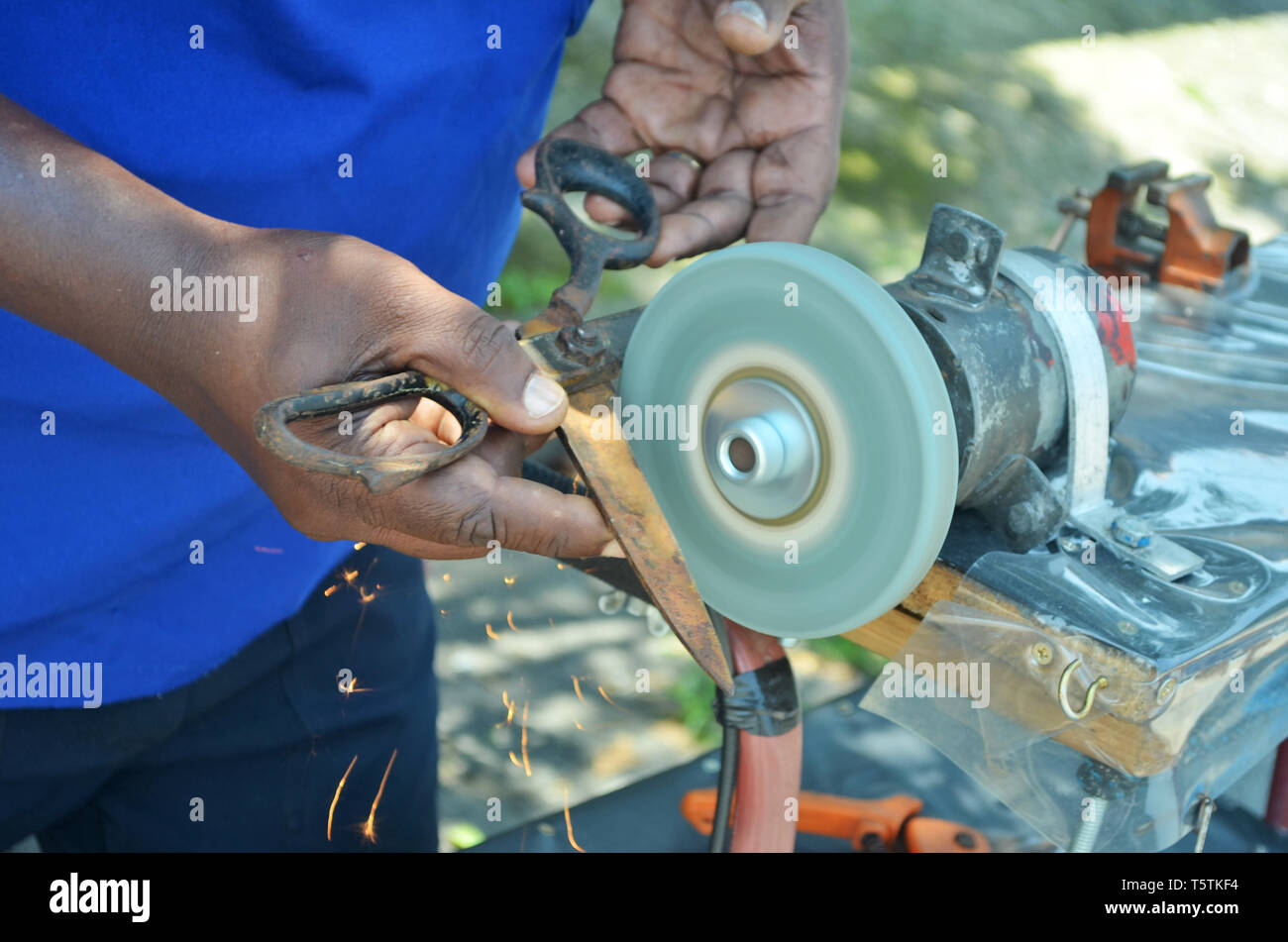 Knife grinding hires stock photography and images Alamy
