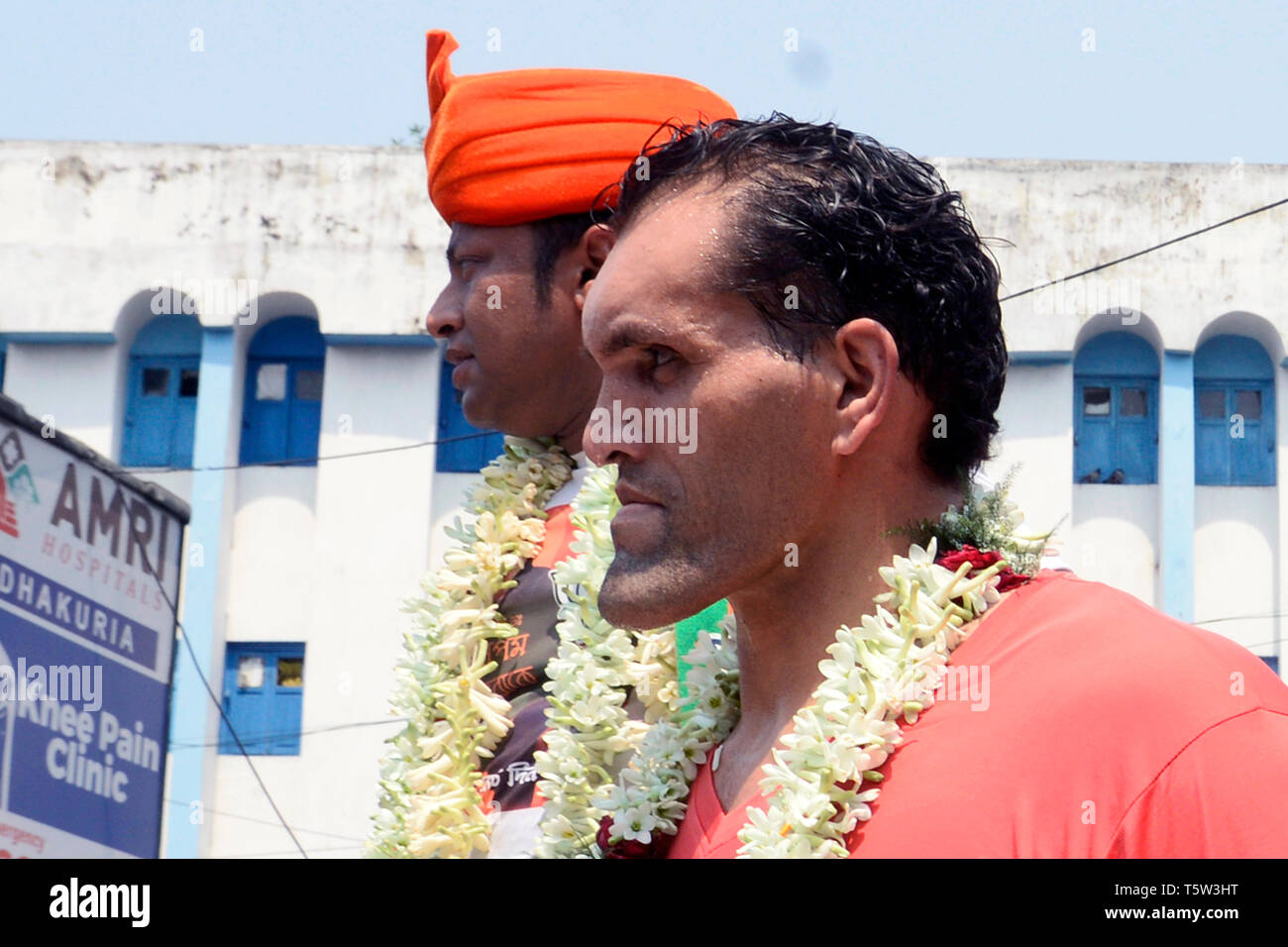 Kolkata, India. 26th Apr, 2019. WWE superstar wrestler The Great Khali (in front) campaigns for Bharatiya Janta Party or BJP candidate for Jadavpur constituency Anupam Hazra during the nomination filling procession for Lok Sabha election 2019. Credit: Saikat Paul/Pacific Press/Alamy Live News Stock Photo
