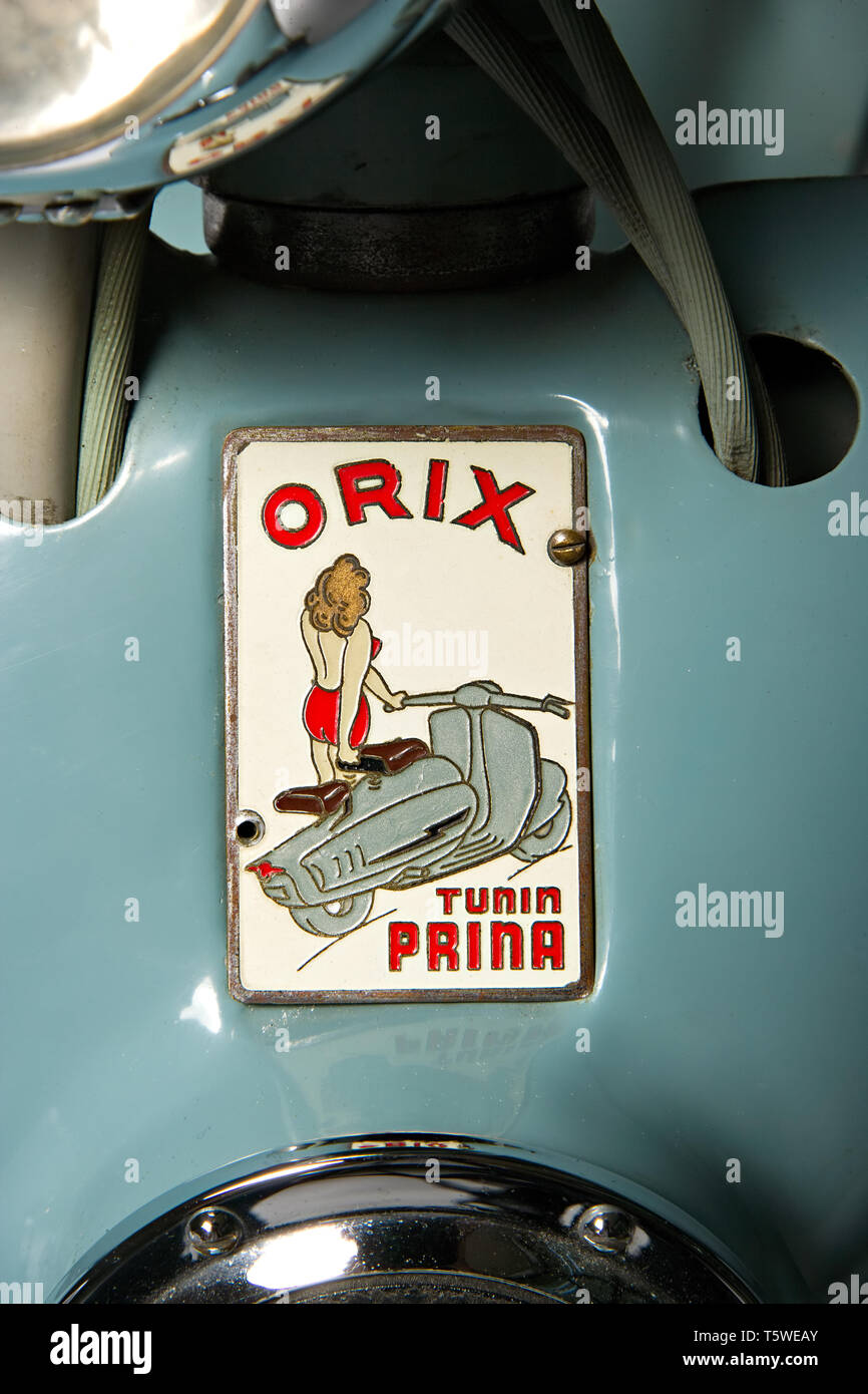 Moto d'epoca Prina Orix 175 GL. Scooter. Marchio.   Marca: Prina modello: Orix 175 GL(Gran Lusso) nazione: Italia - Asti anno: 1953 condiz Stock Photo