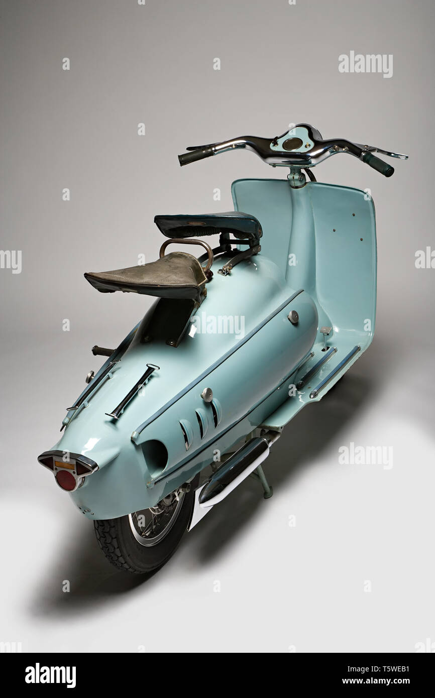 Moto d'epoca Prina Orix 175 GL. Scooter.   Marca: Prina modello: Orix 175 GL(Gran Lusso) nazione: Italia - Asti anno: 1953 condizioni: c Stock Photo